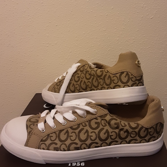 Guess Shoes Size 8 Canvas Monogram Sneakers NWOT - Picture 3 of 16